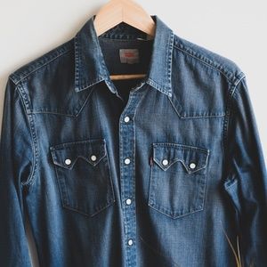 Men's Dark Wash Levi's Snap Up Shirt